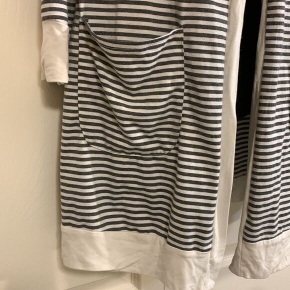 TICKLED TEAL, smock, large, great condition, gray stripes, front pockets - Picture 3 of 11